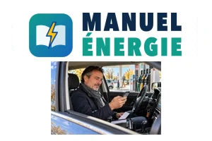 Automobiliste consultant son smartphone dans une station-service pour vérifier l’aide carburant de 100 € destinée aux grands rouleurs